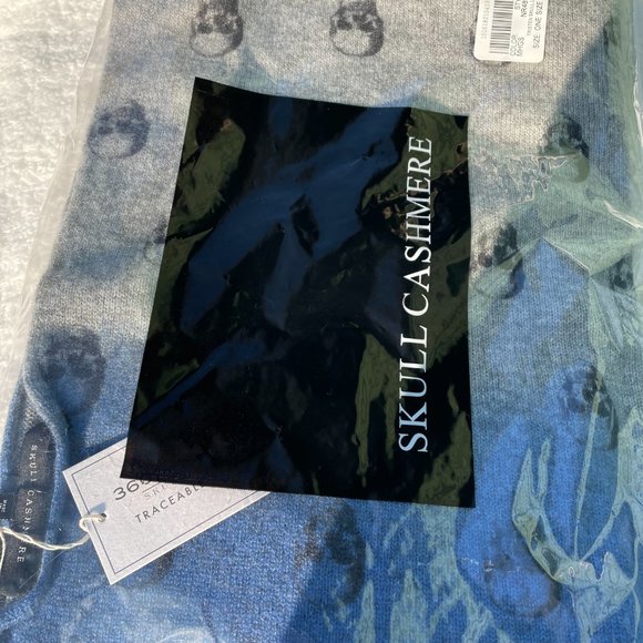 Skull Cashmere | Triston Skull Print Cashmere Scarf - Picture 4 of 7